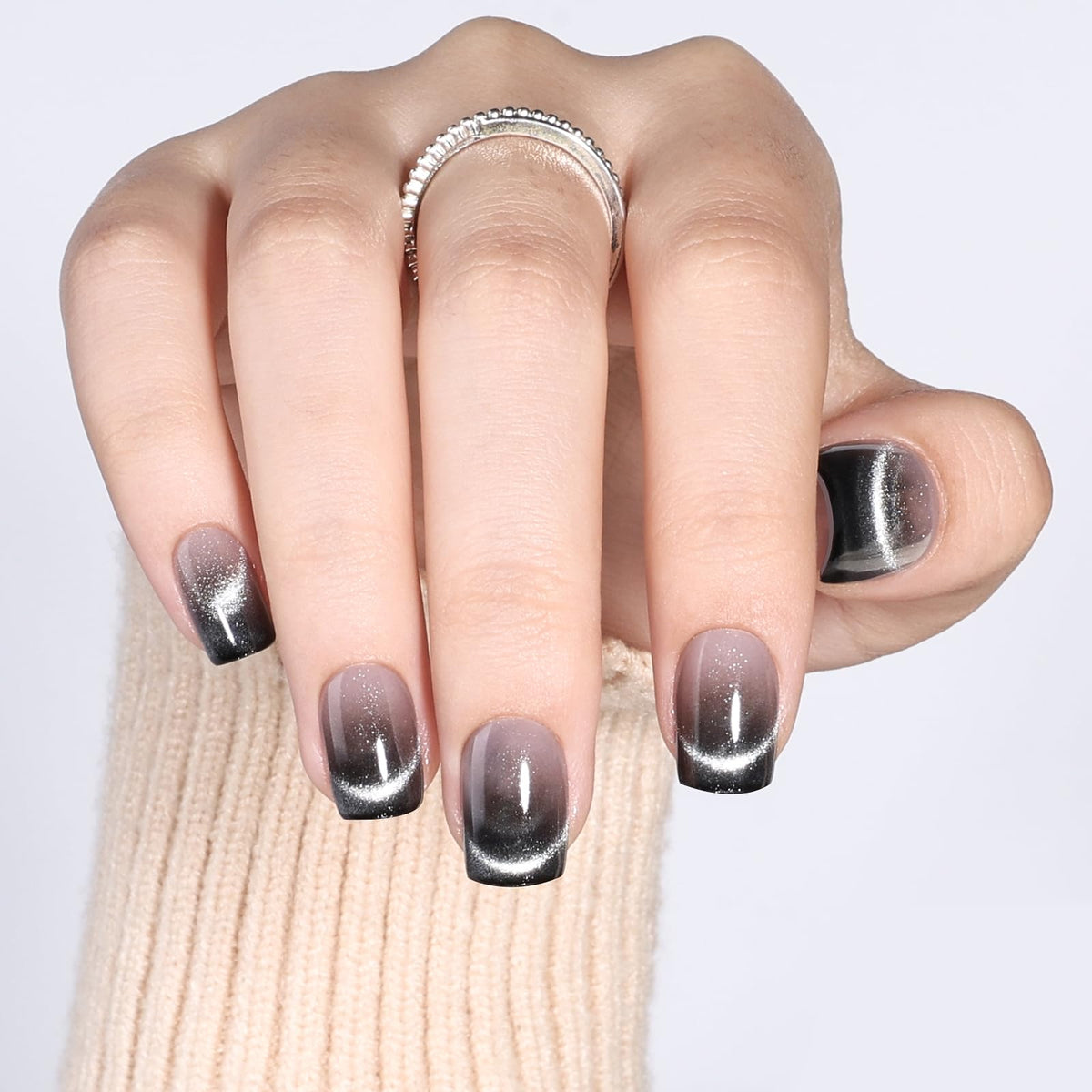 Herlight cat eye nails with layered magnetic design adds depth.