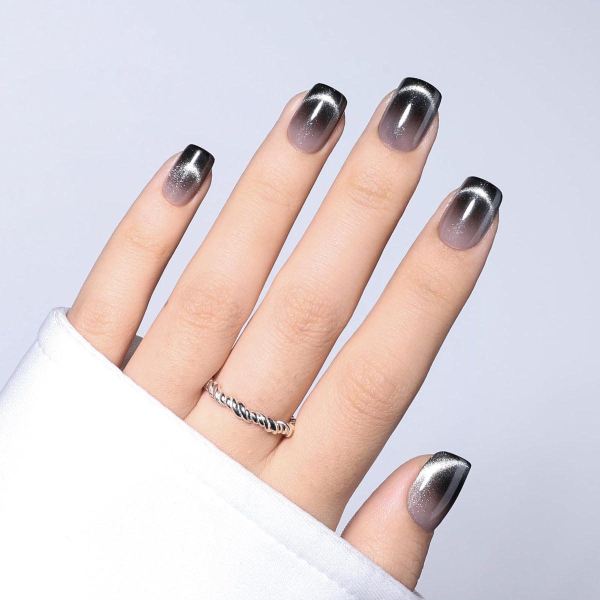Herlight cat eye ombre close-up shows refined, modern finish.