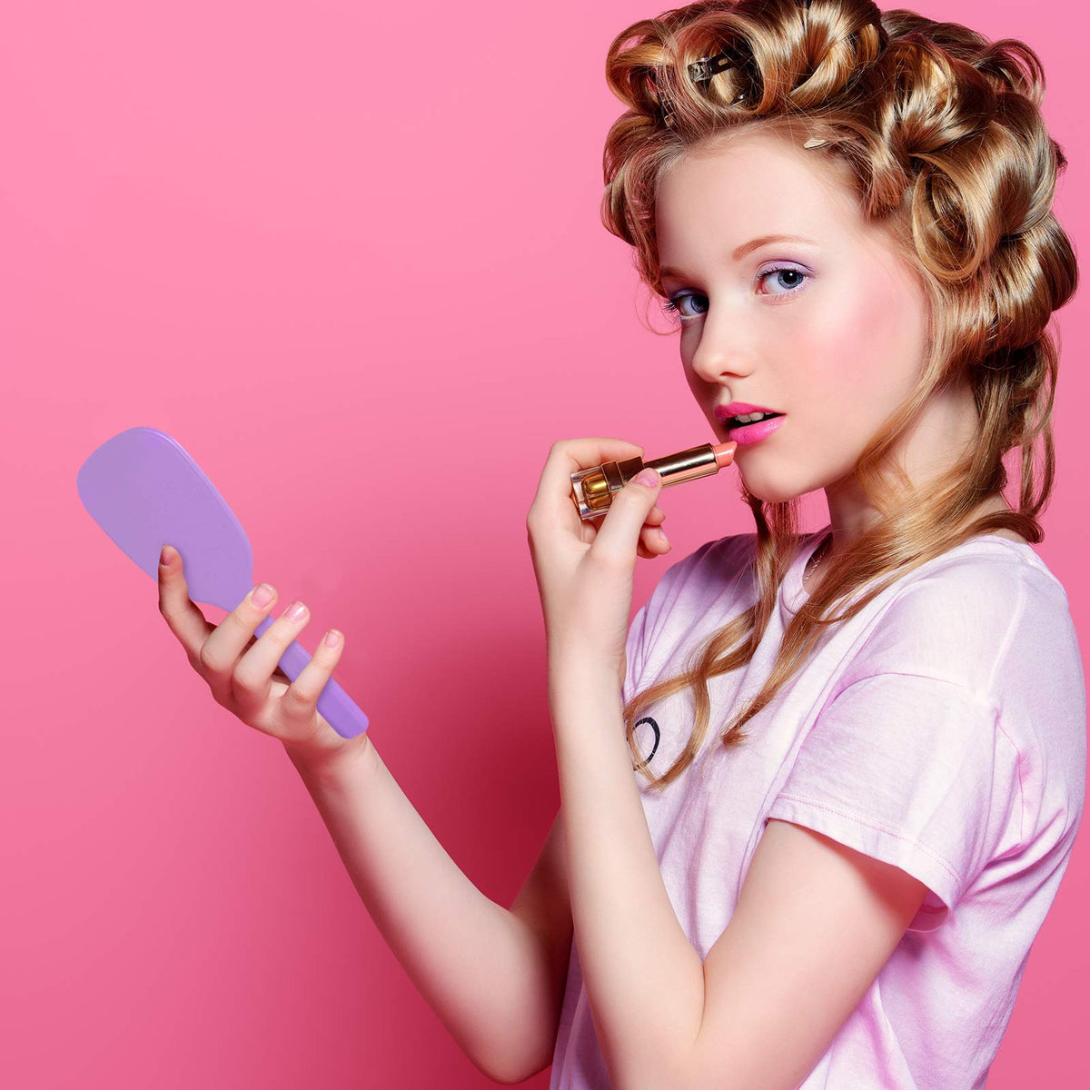 Hicarer handheld mirror pink handle, travel-friendly for quick checks