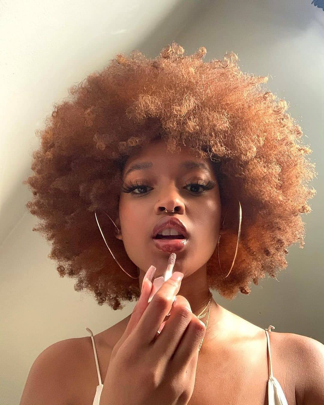 HIHOO nature black afro wig side view showing breathable comfort.