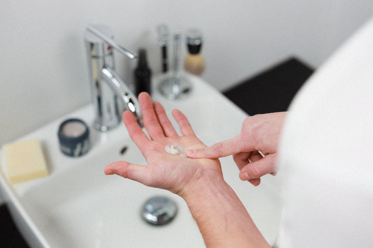 Hitch All Day Clay matte finish looks natural and non-greasy.