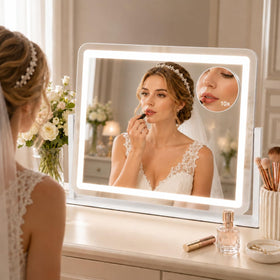 HNV large 22x17 viewing area enhances full-face makeup and upper-body styling