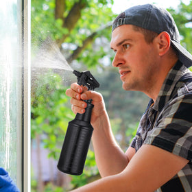 Honeydak compact ergonomic design fits comfortably in hand for extended spraying