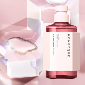 HONEYQUE Rich Gloss creates dense foam that gently cleanses scalp.