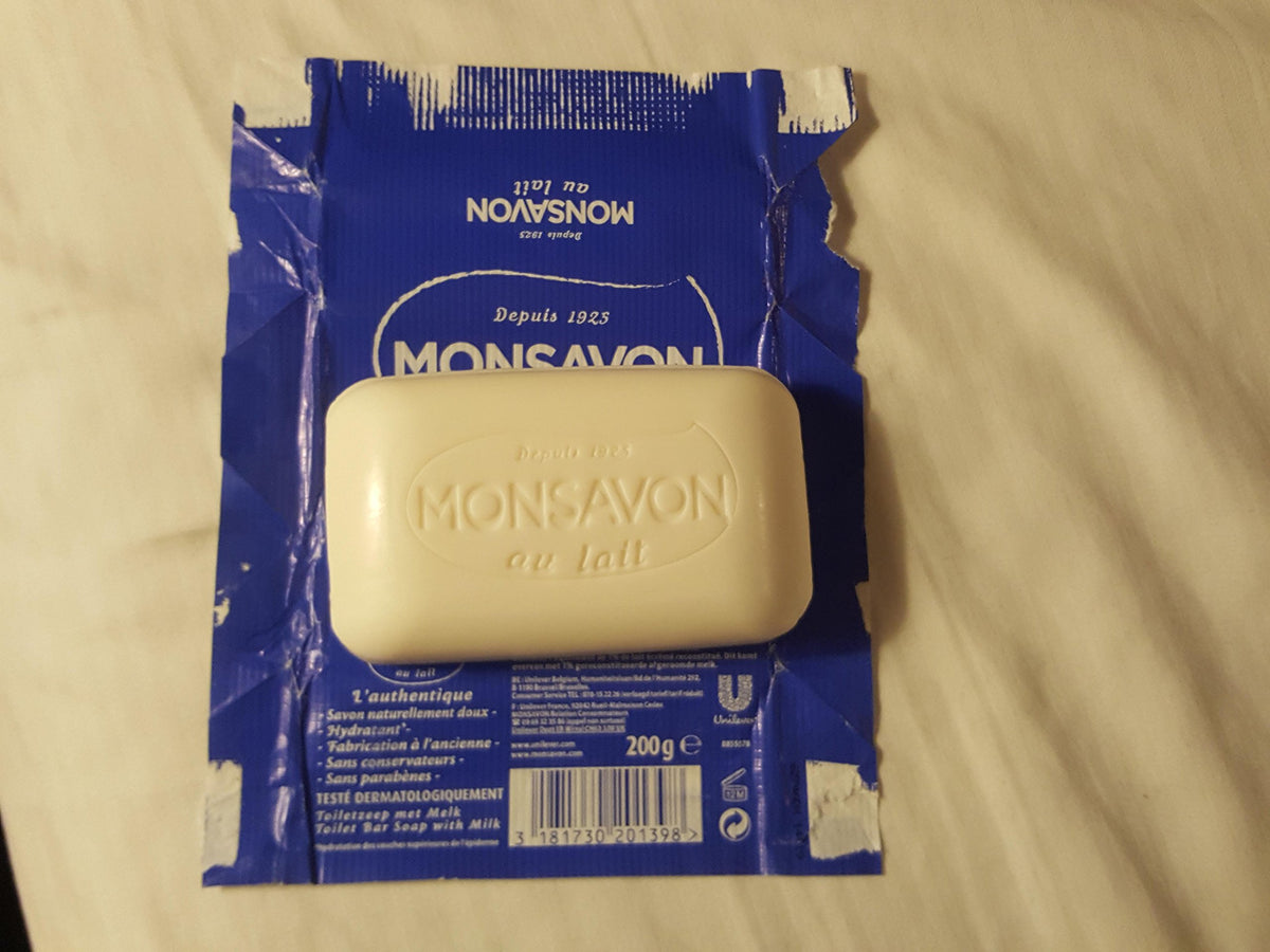 Hoofun Monsavon Au Lait soap on sink, ideal for daily dry skin care
