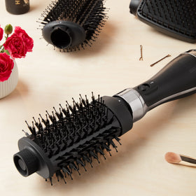 Hot Tools Pro Artist Black Gold activated charcoal barrel refreshes second-day looks