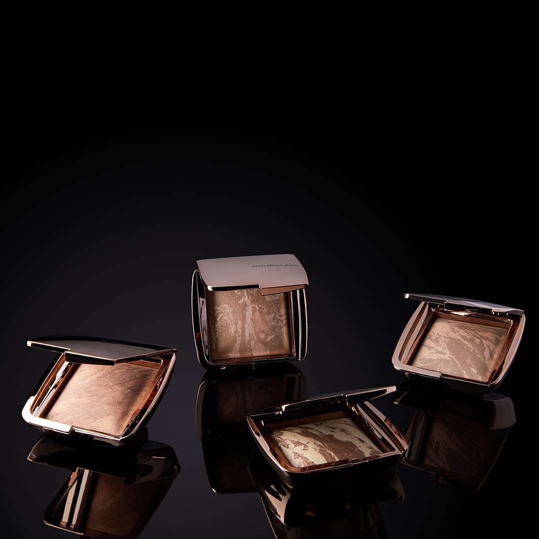 Hourglass Ambient Lighting Bronzer Nude Bronze Light swirl demonstrates seamless blending and soft-focus finish.