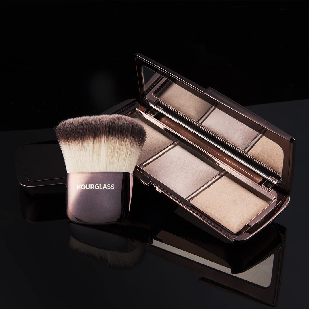 Hourglass Ambient Lighting Palette seamless blend enables buildable coverage without caking in any lighting.