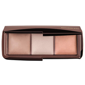 Hourglass Ambient Lighting Palette soft light blur enhances natural complexion and minimizes pores.