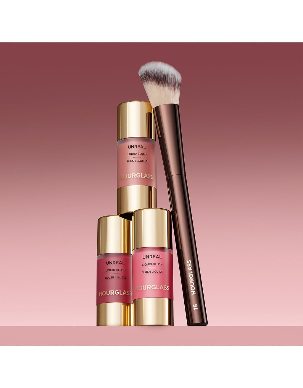 Hourglass No. 15 Blush Brush lightweight handle for precise control