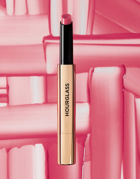 Hourglass Phantom Volumizing Glossy Balm applying with cooling sensation on lips