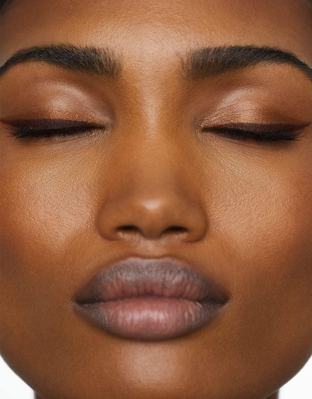Hourglass Voyeur Solstice gel texture close-up shows creamy glide.