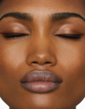 Hourglass Voyeur Solstice gel texture close-up shows creamy glide.
