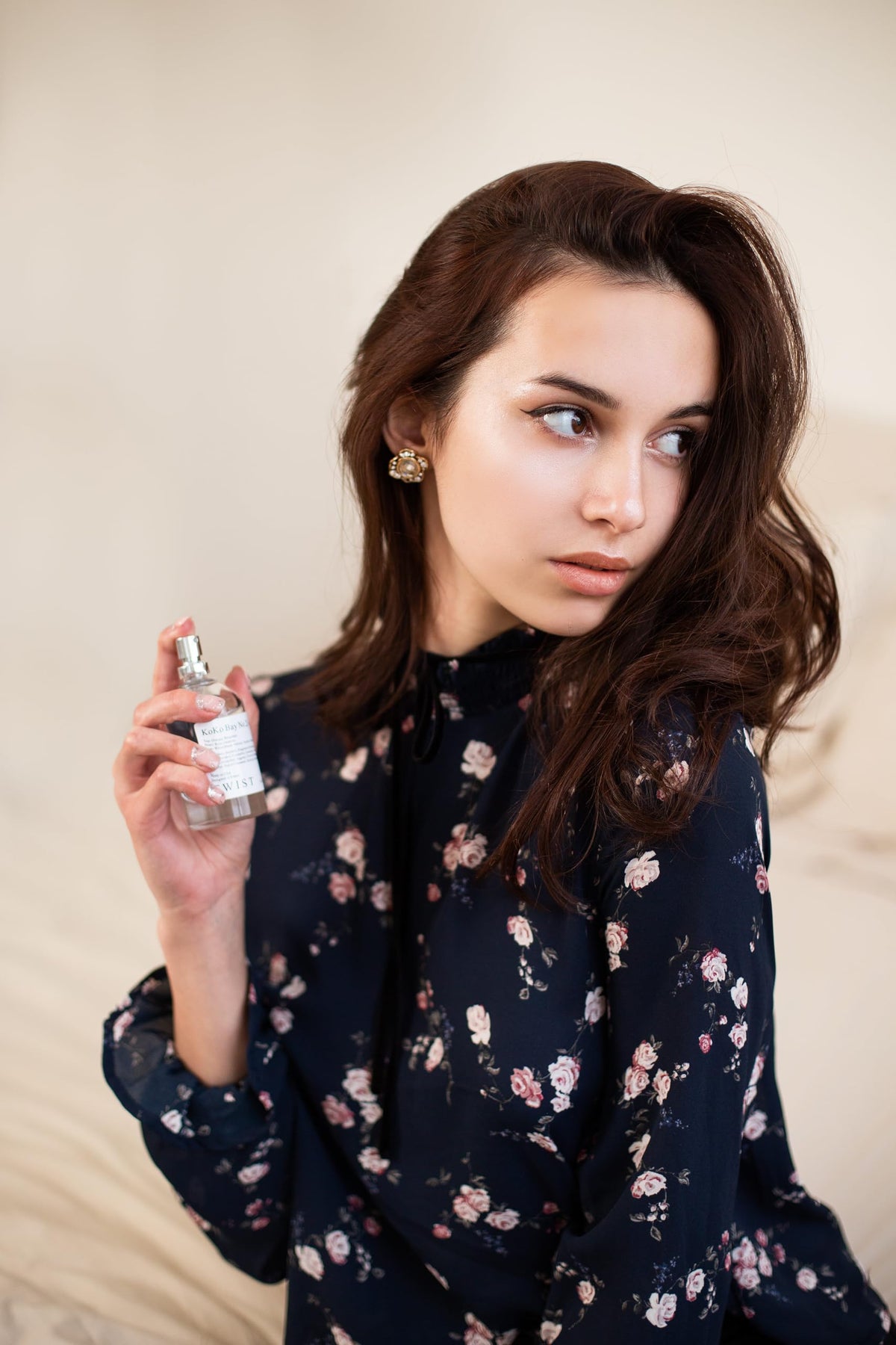 The Twist Snow Musk No. 94 fragrance story conveys clean, powdery elegance.