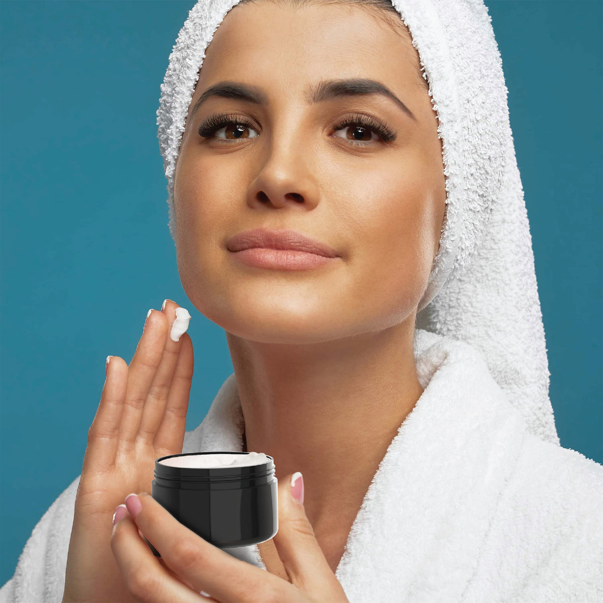 Houseables scent-proof lid closed keeps odors contained during travel or storage.