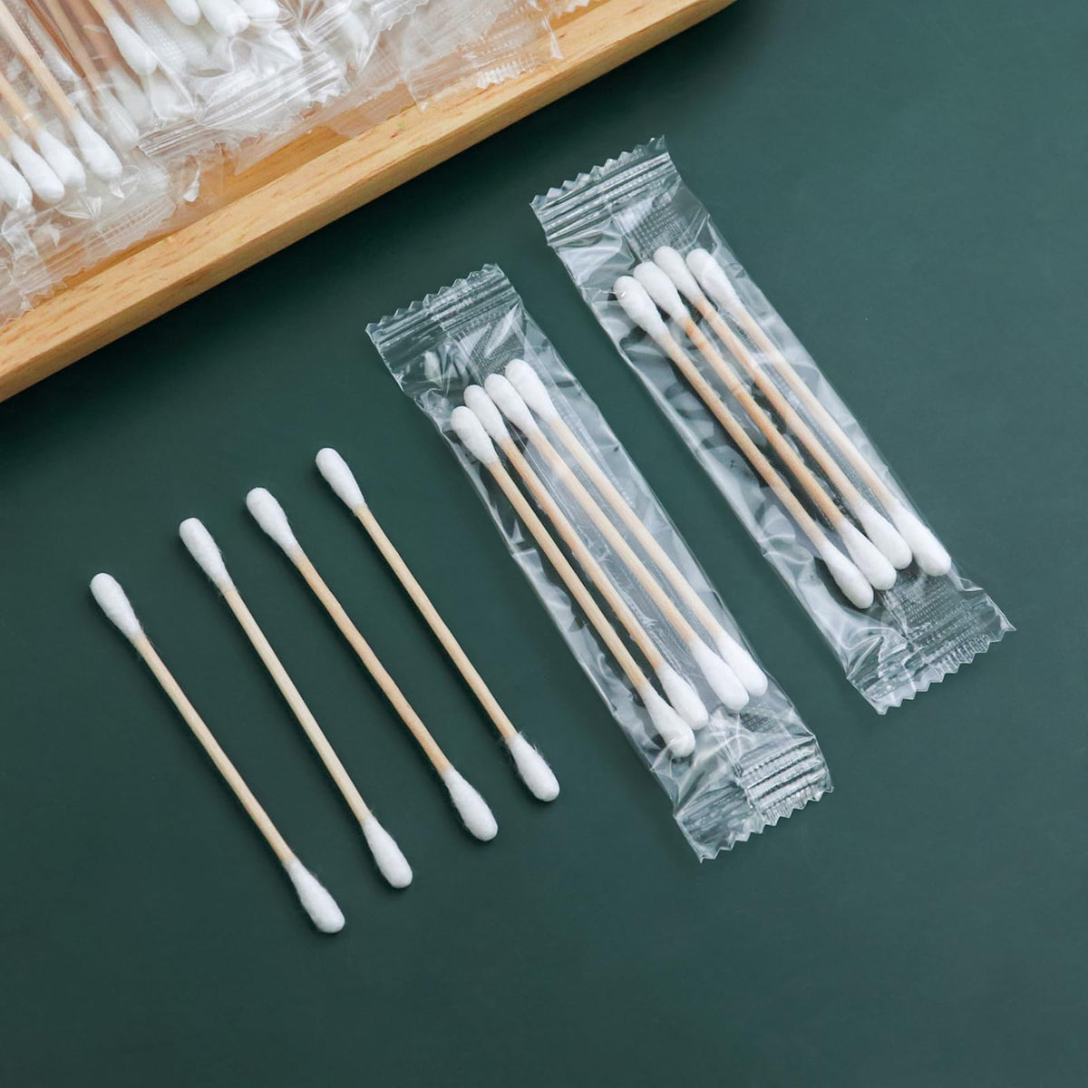 HQSL-sund cotton swabs ideal for makeup application and touch-ups.