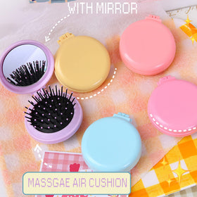 HQSLsund mirrored-travel-brush in case facilitates quick checks