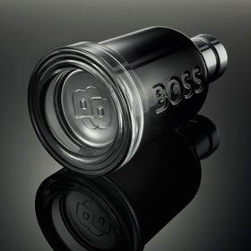 Close-up of the woody base impression in Hugo Boss Bottled Beyond