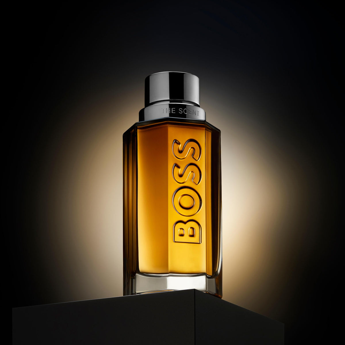 Hugo Boss The Scent Shower Gel rich lather for a refreshing post-shower cleanse.