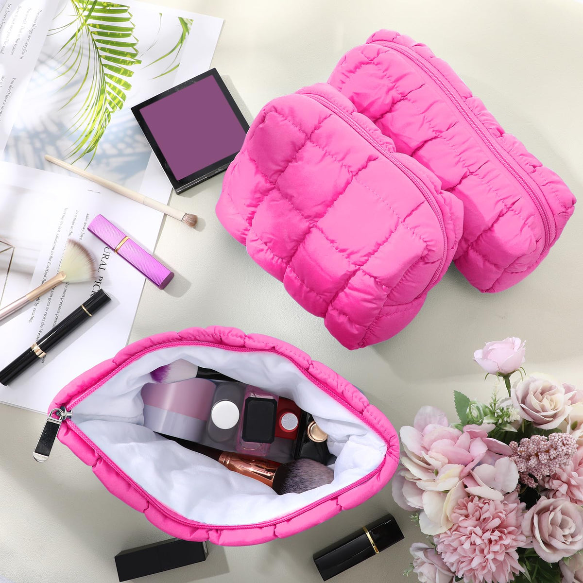 Huhumy durable zipper closure ensures secure storage of cosmetics and toiletries.