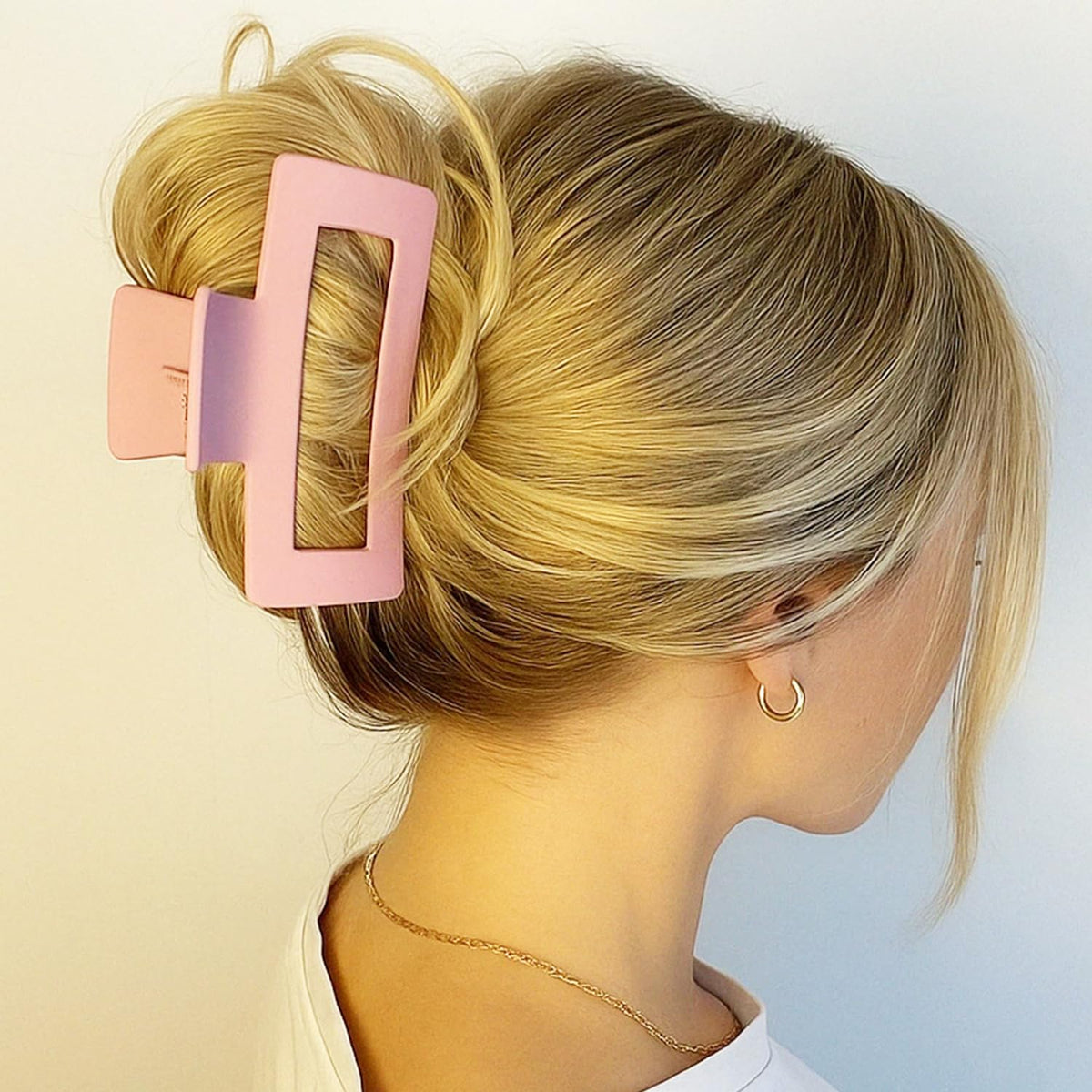 HXOGD elegant updo clip for quick, stylish looks.