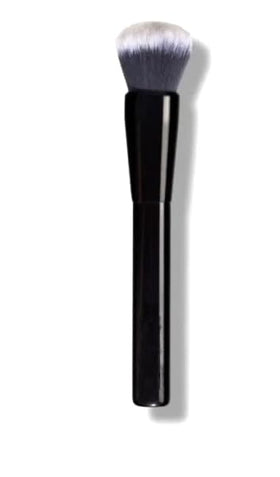 Il Makiage Foundation Blending Brush 100 closeup for precise, smooth application.