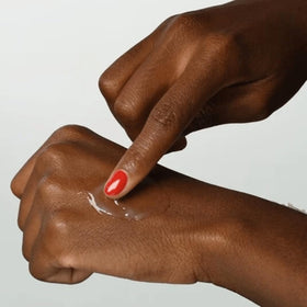 Il Makiage Power Serum Repair texture close-up showing smooth, even complexion.