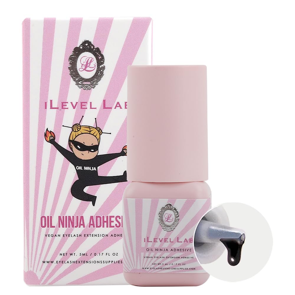 iLevel Lab lash extension adhesive during application shows fast 0.5-1s dry time for efficient work.