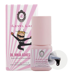 iLevel Lab lash extension adhesive during application shows fast 0.5-1s dry time for efficient work.