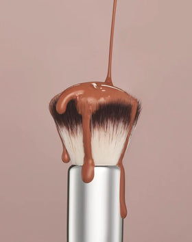 ILIA Complexion Brush features soft synthetic bristles for smooth blending.