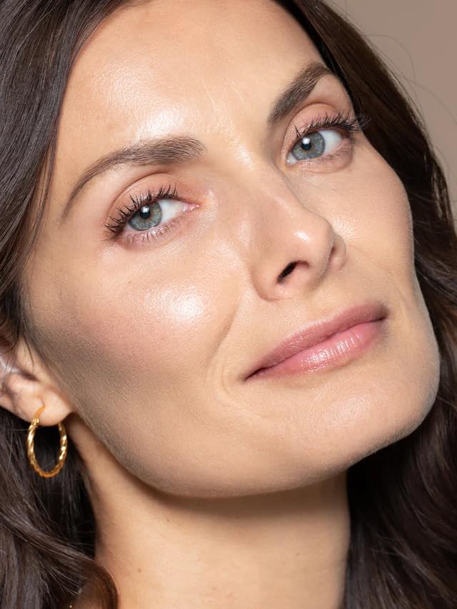 ILIA Stella by Starlight nose bridge highlight for lift
