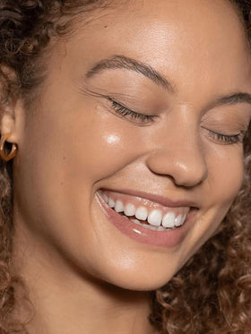 Mineral SPF shield with non-nano zinc oxide against blue light and pollution