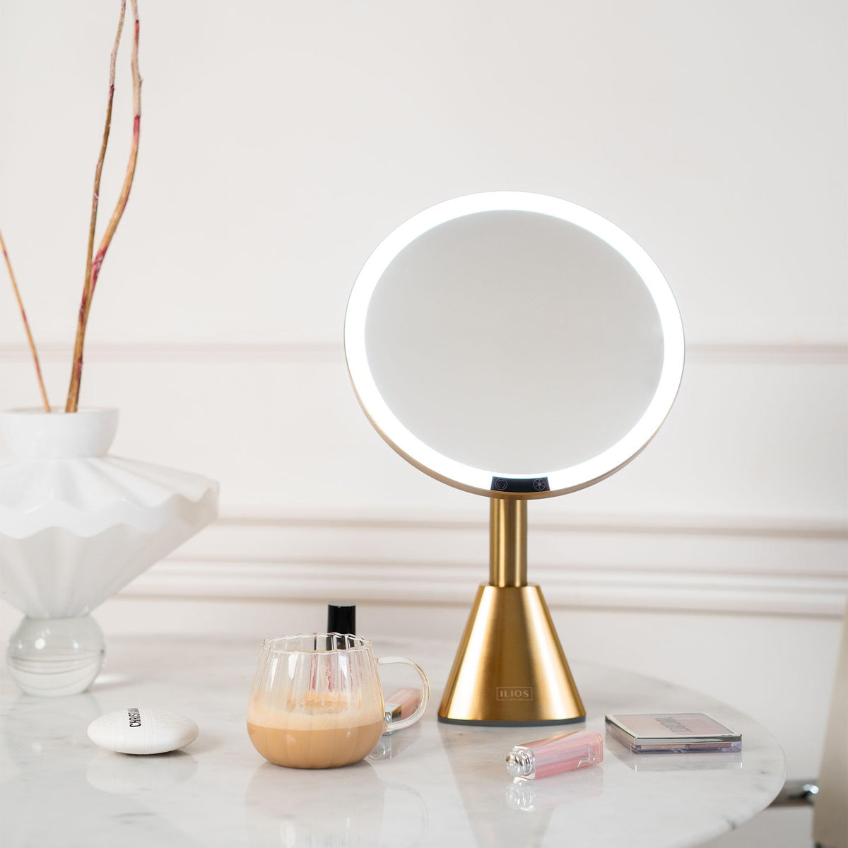 Ilios Lighting rechargeable cordless design offers up to 4 weeks of power per charge