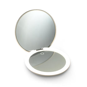 Ilios Lighting compact mirror shows 1x/10x magnification for precise makeup on the go.