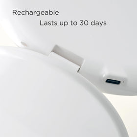 ILIOS compact mirror offers dimming to adapt to ambient lighting during makeup checks.