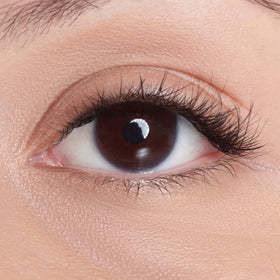Precision non-stick applicator for clean lash placement on imPRESS Kiss lashes.