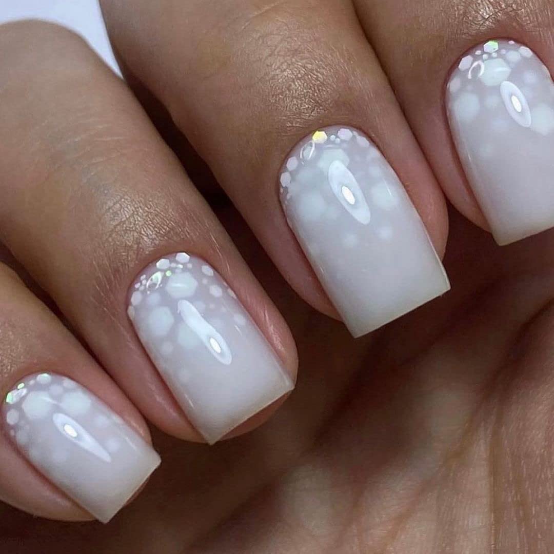 IN.HYPE Color Gel Top Coat buildable coverage creates a soft tint with high-gloss results.