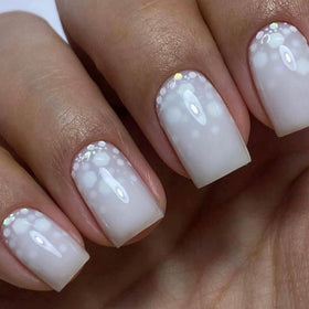 IN.HYPE Color Gel Top Coat buildable coverage creates a soft tint with high-gloss results.