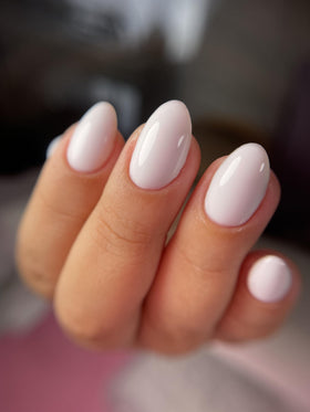 IN.HYPE Camouflage Builder Gel Extra White finished nails with full coverage look.