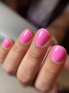 IN.HYPE file-off gel removal-friendly formula for easy maintenance.