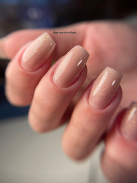 IN.HYPE camouflage gel finish on nail demonstrates natural nude look with shine.
