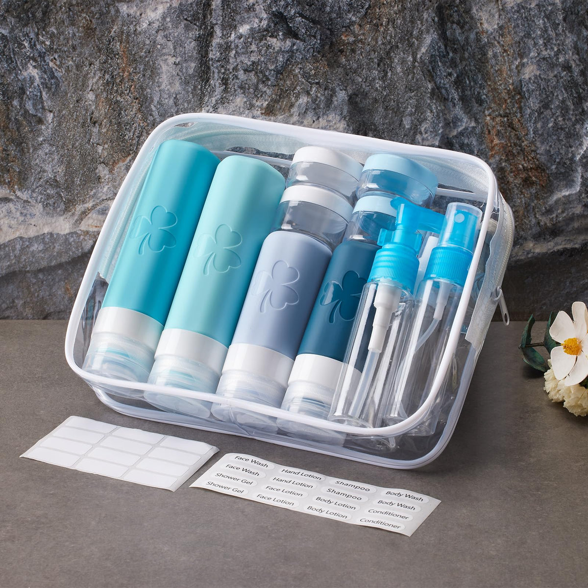 INSFIT toiletries bag keeps everything neatly stored and easy to access