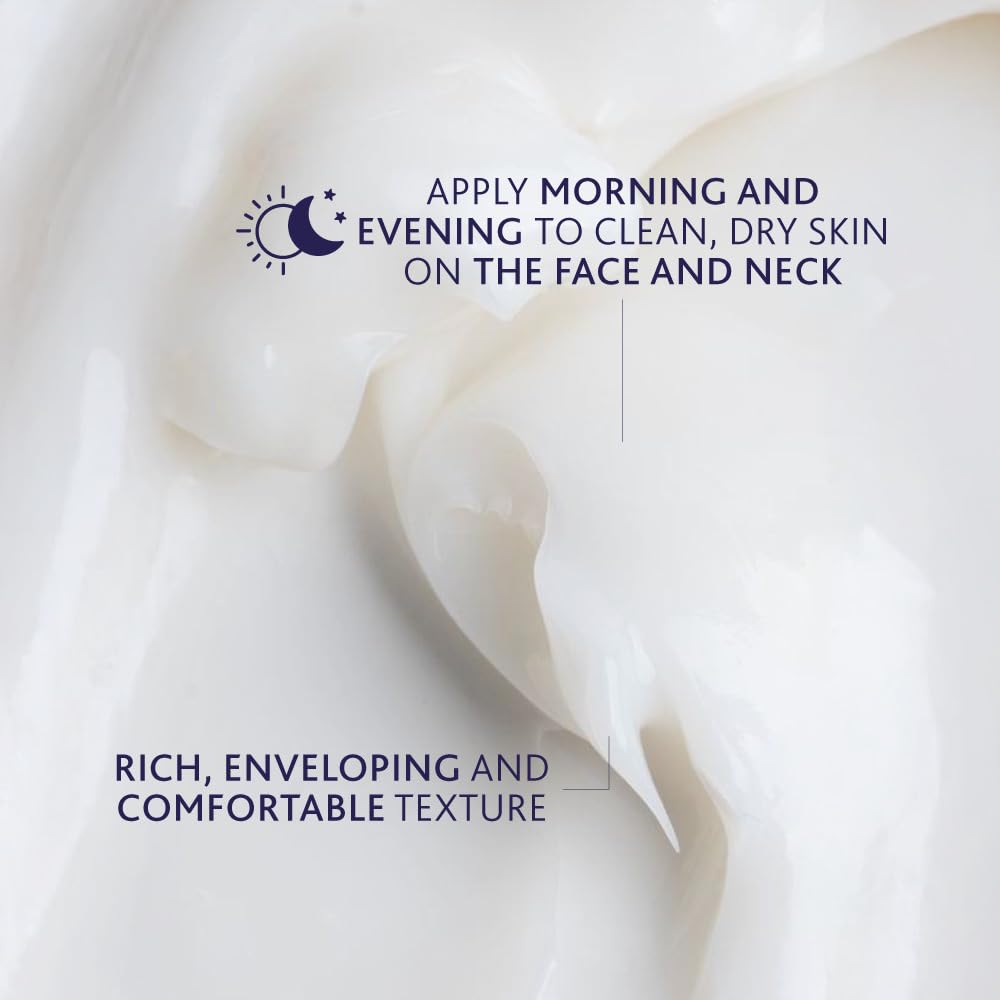 Institut Esthederm Paris Intensive Hyaluronic Cream application morning and evening, for daily comfort.