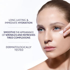 Esthederm Intensive Hyaluronic Eye Contour Serum texture swatch highlighting lightweight hydration.