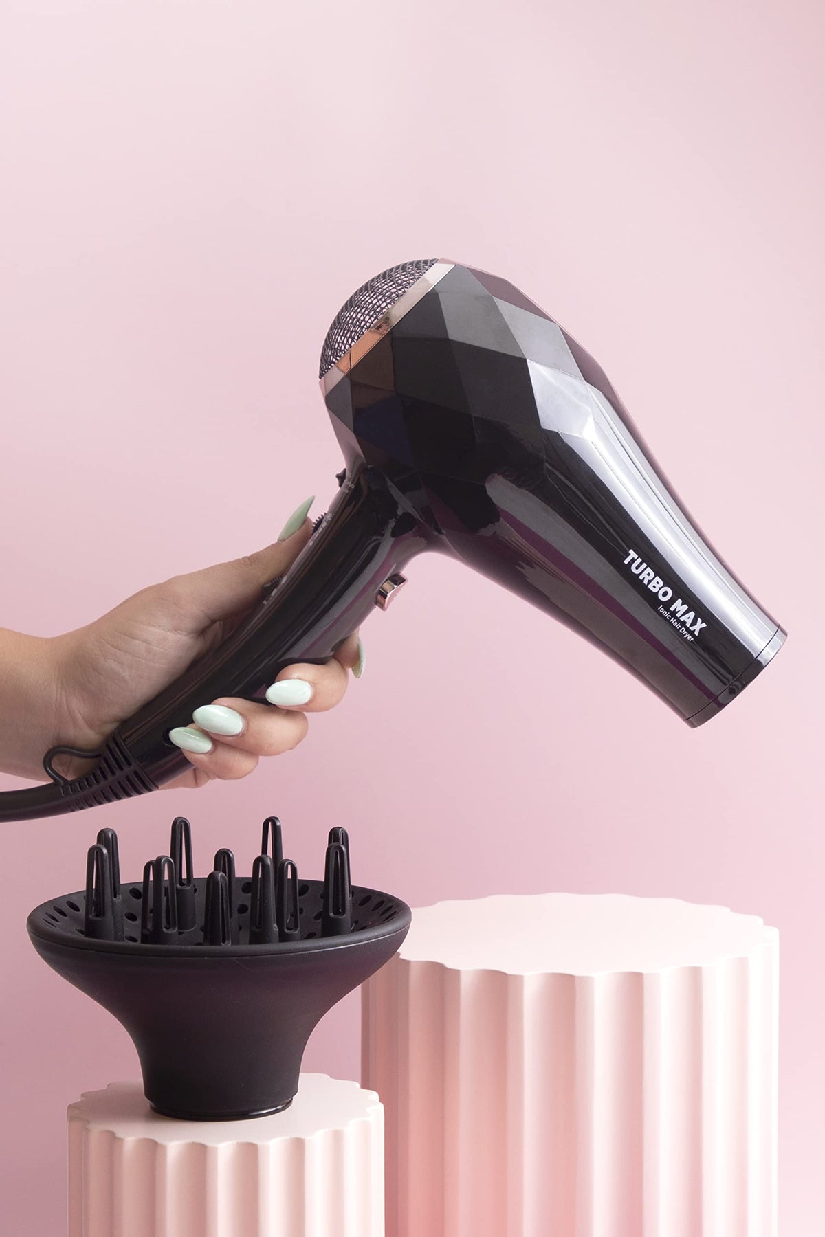 InStyler Turbo MAX Ionic Dryer turbo technology boosts airflow for quicker sessions