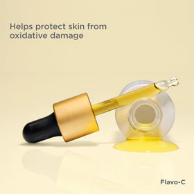 ISDIN Flavo-C vitamin C ingredients shot; highlights vitamin C benefits.