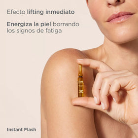 ISDIN Isdinceutics Instant Flash Serum finish on skin for a refreshed look