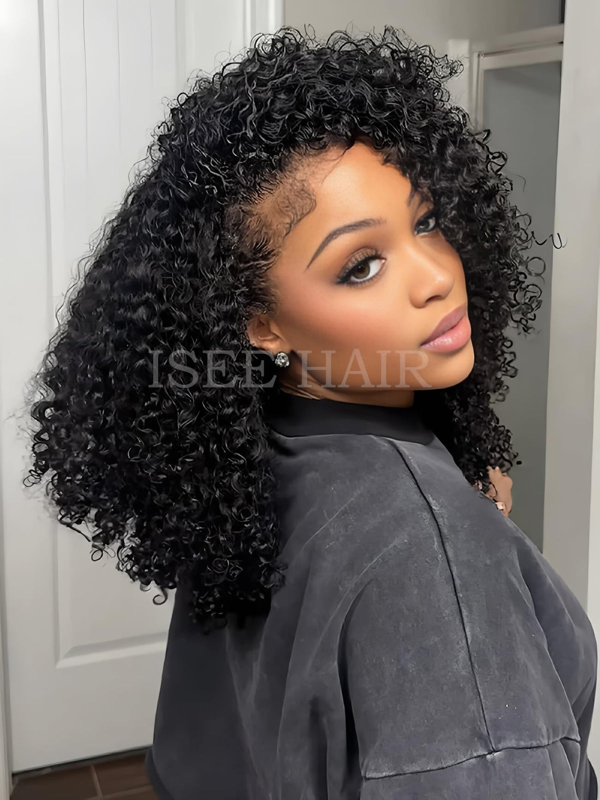ISEE Kinky curly texture reveals natural bounce and body.
