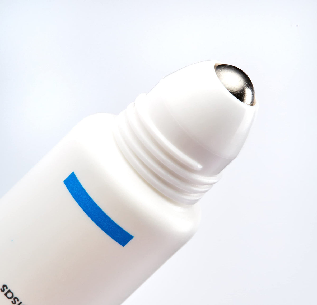 IsisPharma Neotone Eye Contour 15 ml pump usage demonstration.