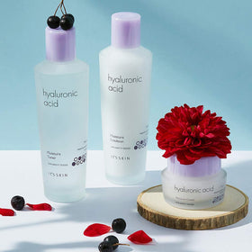 Application on face and neck supports smooth absorption and even skin tone.